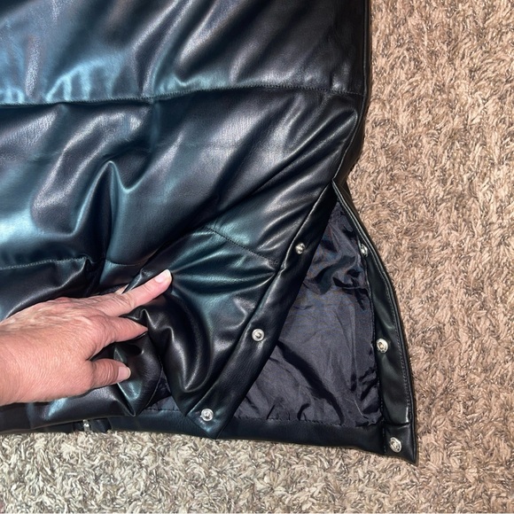 Vigoss Sz L Hooded Black Vegan Faux Leather Quilted Puffer Vest Pockets Womens - Picture 10 of 14